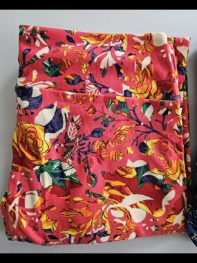LuLaRoe Bright Buttery Soft Floral & Printed Leggings